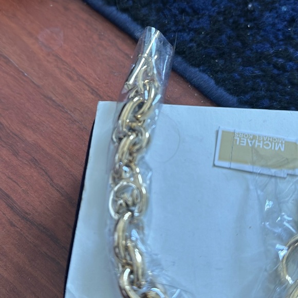 Michael Kors Gold-Tone Plated Chain-Link PadLock Bracelet new with tags - Picture 2 of 6